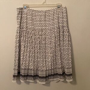 Max Studio Large Black and White Pattern Skirt